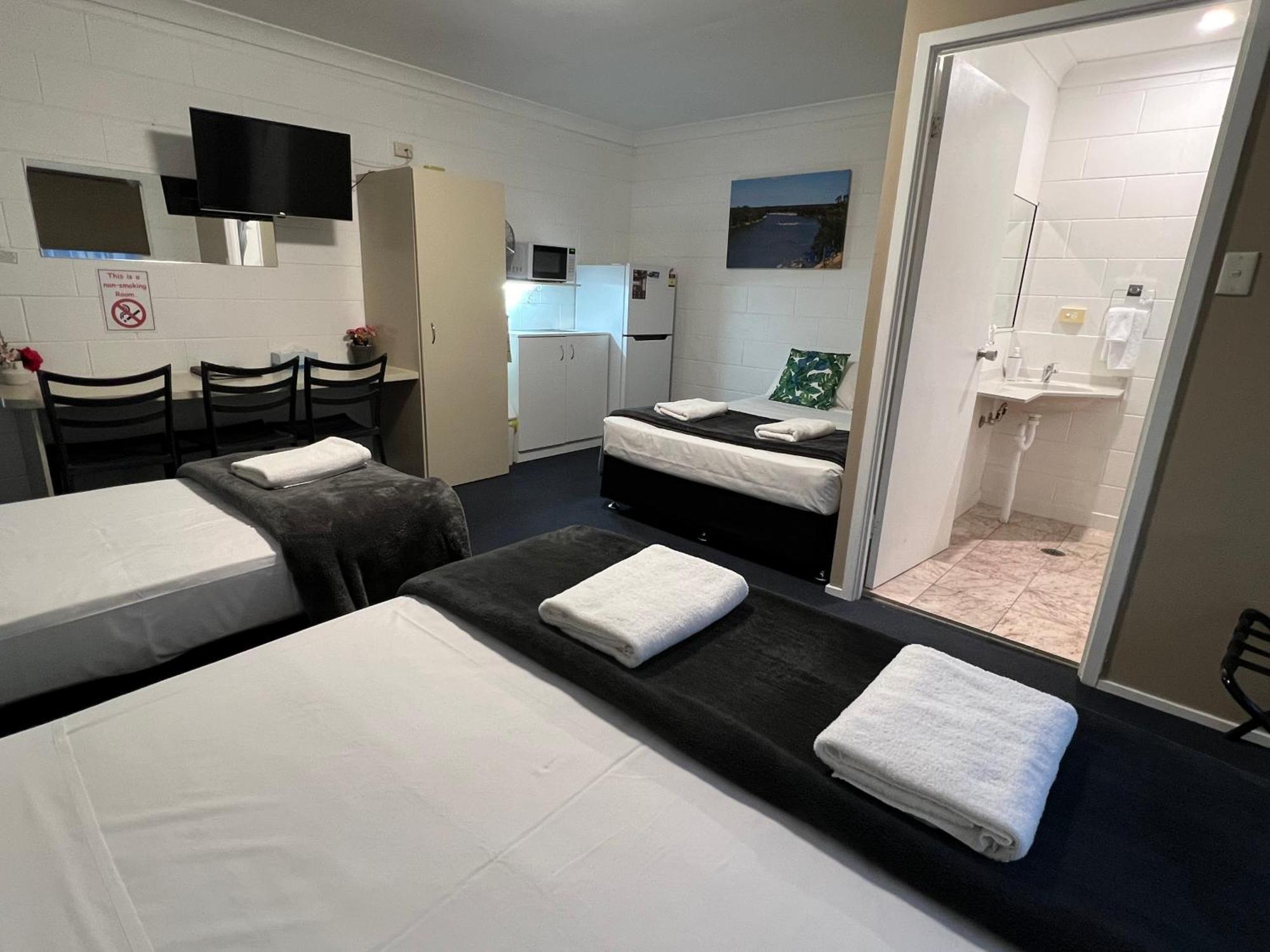 Spanish Lace Motor Inn Townsville Buitenkant foto