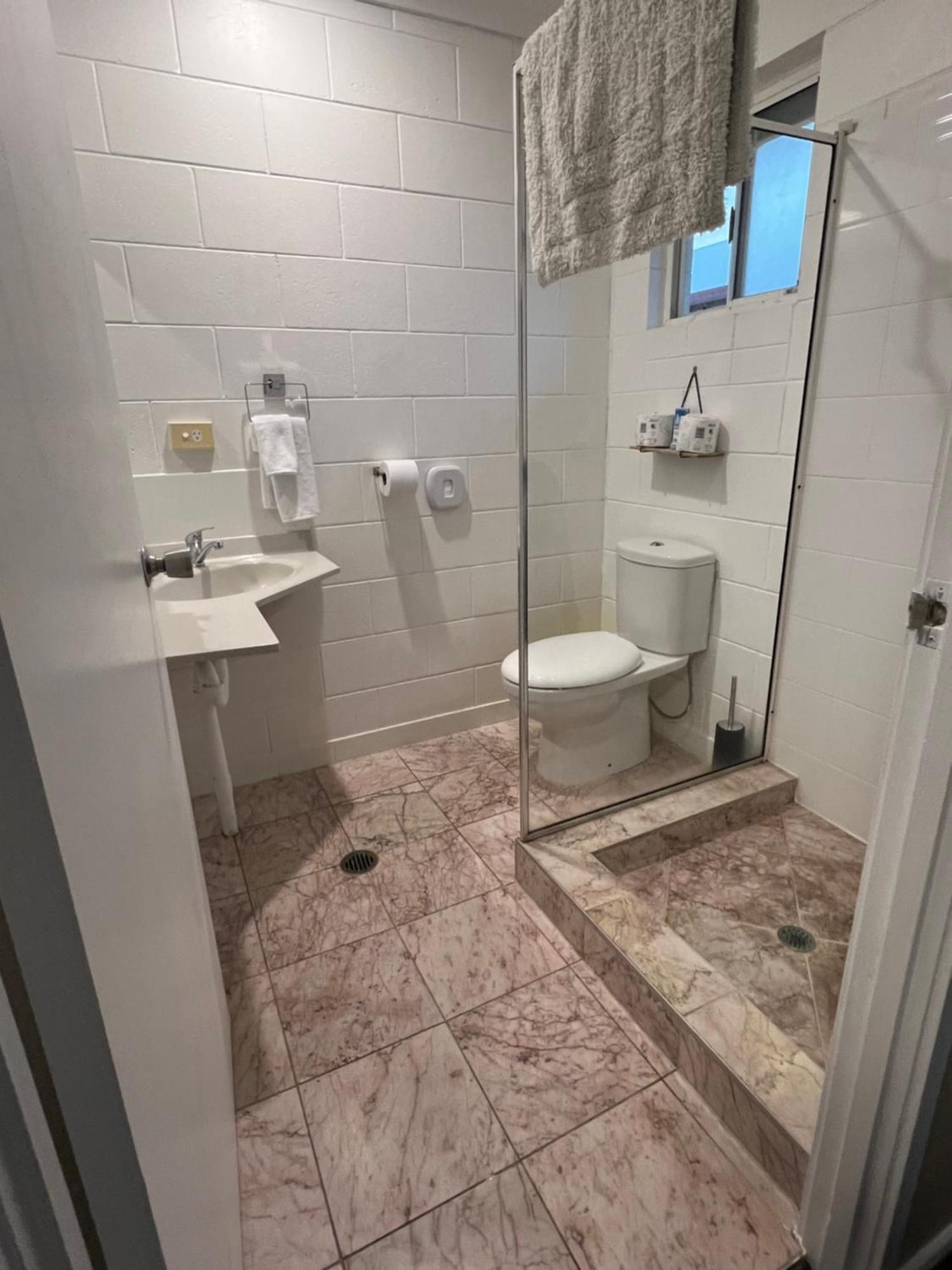 Spanish Lace Motor Inn Townsville Buitenkant foto